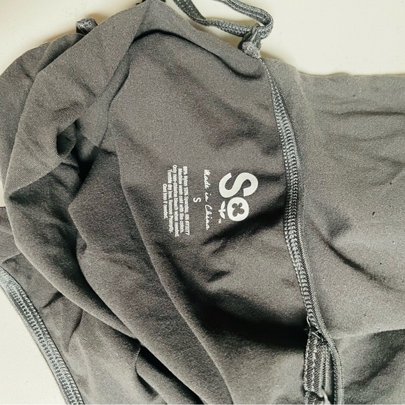 Bundle of 5 Tank  Tops 🌷SO SEAMLESS - Picture 4 of 14